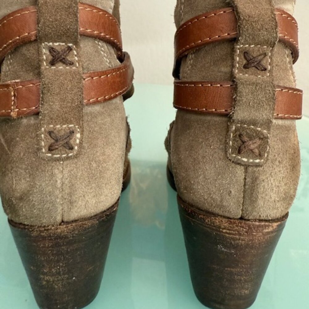 Frye Jane Tall Suede Strappy Harness Boots Women’s 7 Beige/Taupe Slouchy Western - Picture 10 of 16